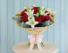 Букет цветов из:  Лилии и Розы в Пузево