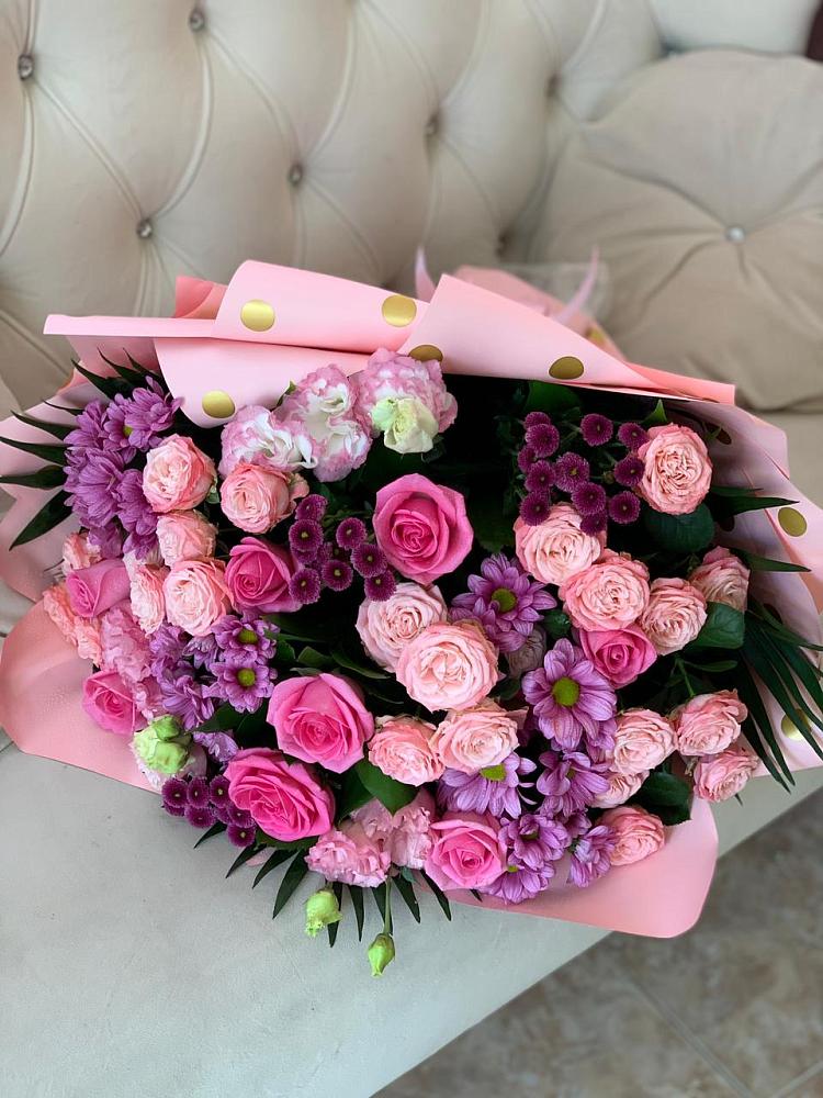 Букет цветов из: Хризантемы, Розы и Лизиантусы в Пузево