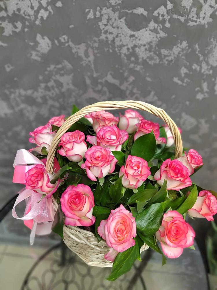 Цветочная композиция из Розы в корзине в Пузево