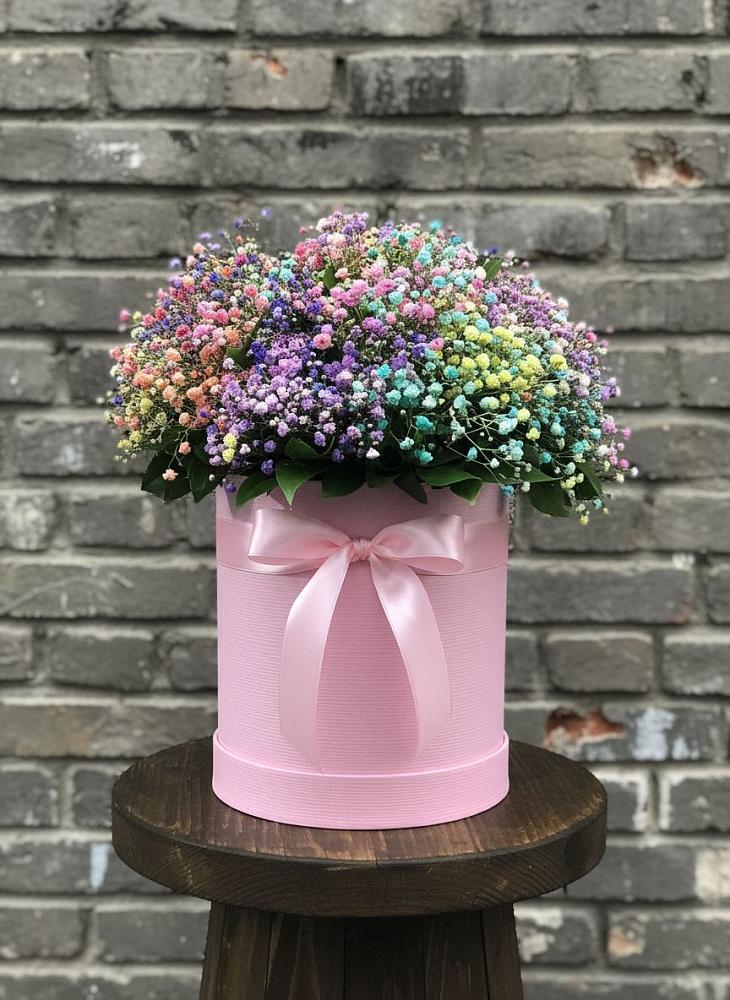 Цветочная композиция из Гипсофила и Розы в шляпной коробке в Пузево