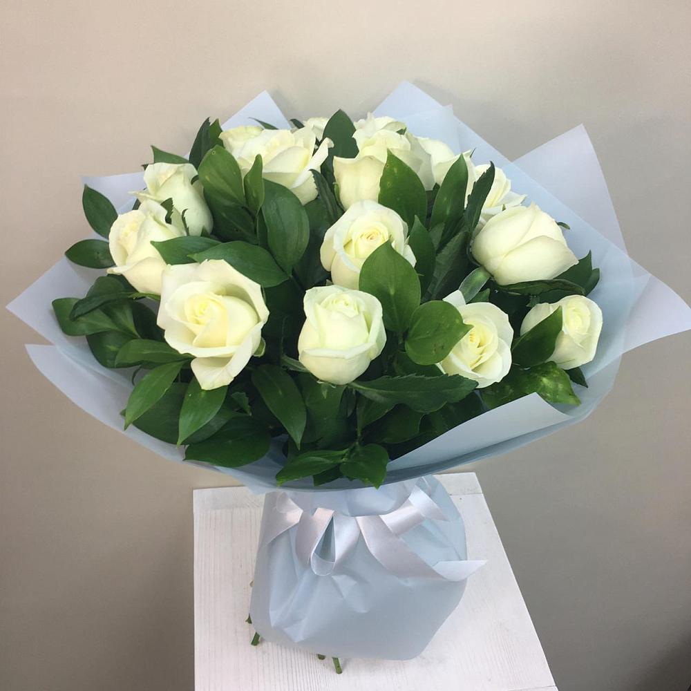 Букет 15 Белых роз Проуд в Пузево
