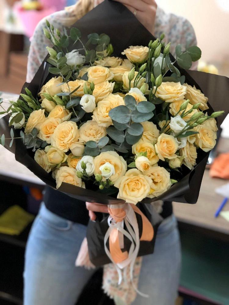 Букет цветов из: Розы и Лизиантусы в Пузево