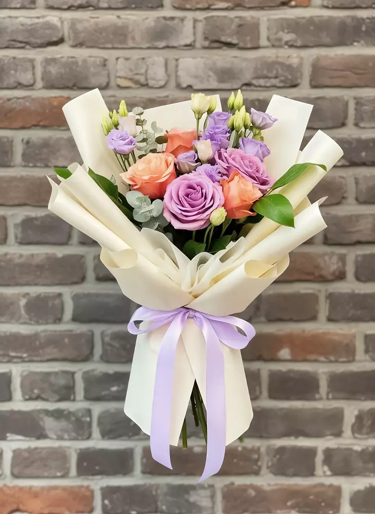 Букет цветов из: Лизиантусы и Розы в Пузево