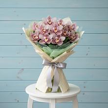 Букет цветов из:  Орхидеи и Розы в Пузево