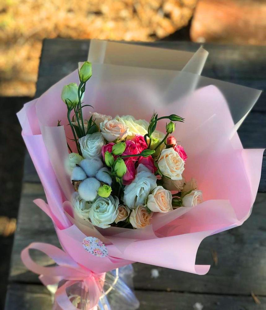 Букет цветов из: Розы и Лизиантусы в Пузево