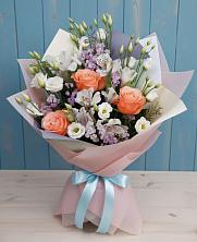 Букет цветов из:  Лизиантусы, Розы, Альстромерии и Гипсофила в Пузево