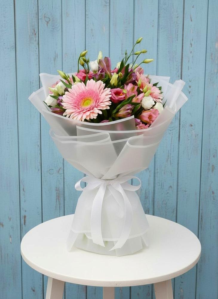 Букет цветов из: Герберы, Альстромерии и Лизиантусы в Пузево