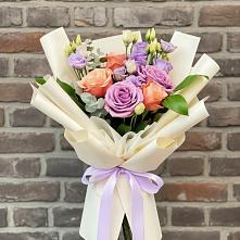 Букет цветов из:  Лизиантусы и Розы в Пузево