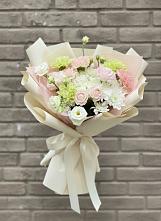 Букет цветов из:  Гвоздики, Розы, Лизиантусы и Хризантемы в Пузево