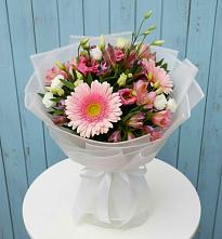 Букет цветов из:  Герберы, Альстромерии и Лизиантусы в Пузево