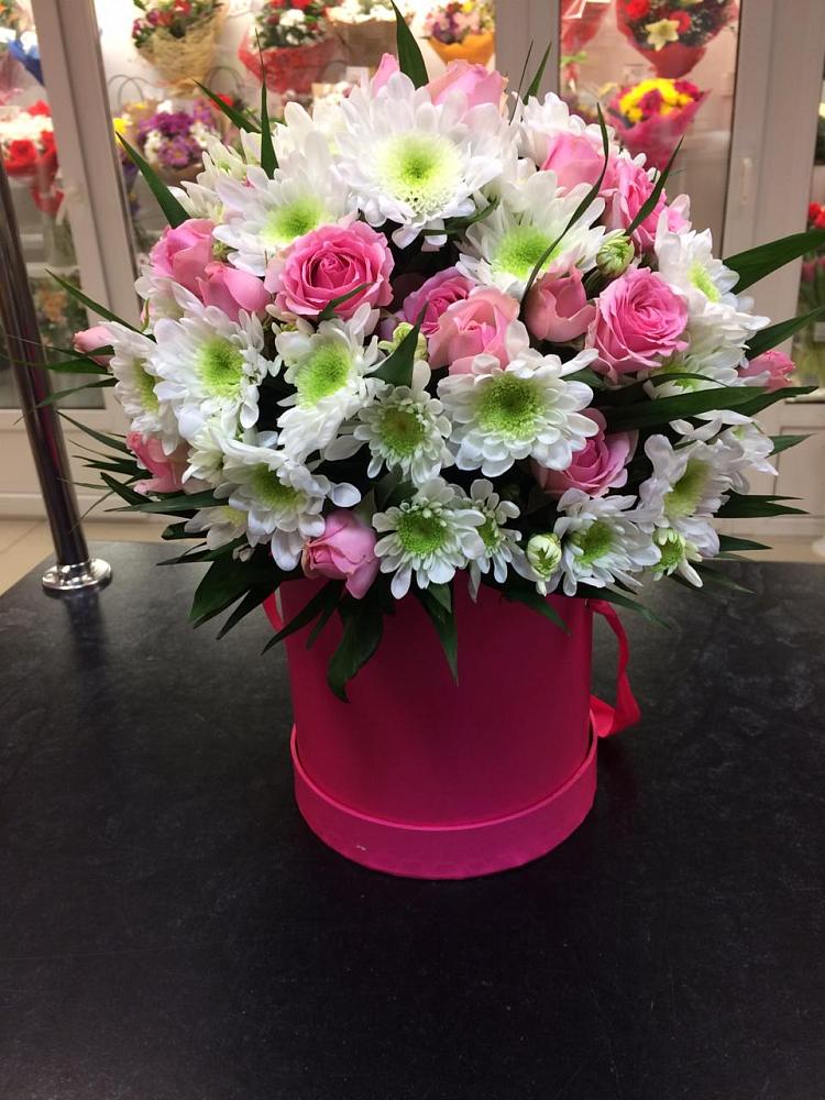 Цветочная композиция из Розы и Хризантемы в шляпной коробке в Пузево