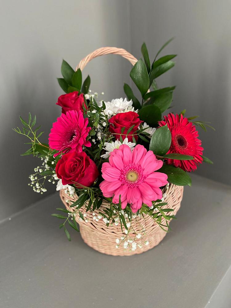 Цветочная композиция из Розы, Хризантемы и Герберы в корзине в Пузево